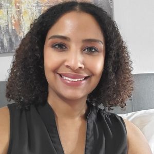 Meet your Posher, Elizabeth